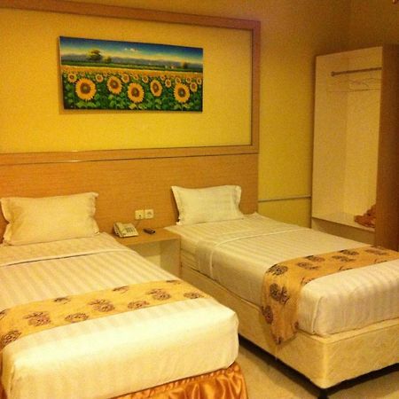 Hotel Paramount Biringkanya Luaran gambar