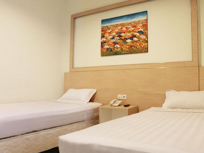 Hotel Paramount Biringkanya Luaran gambar