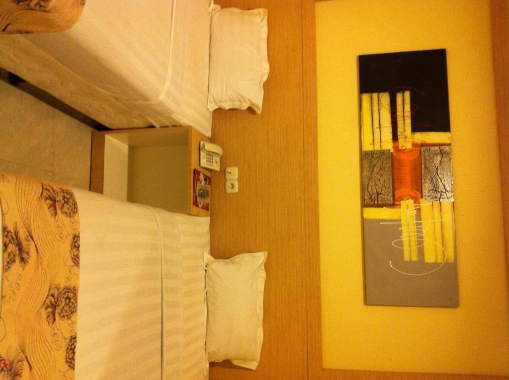 Hotel Paramount Biringkanya Luaran gambar