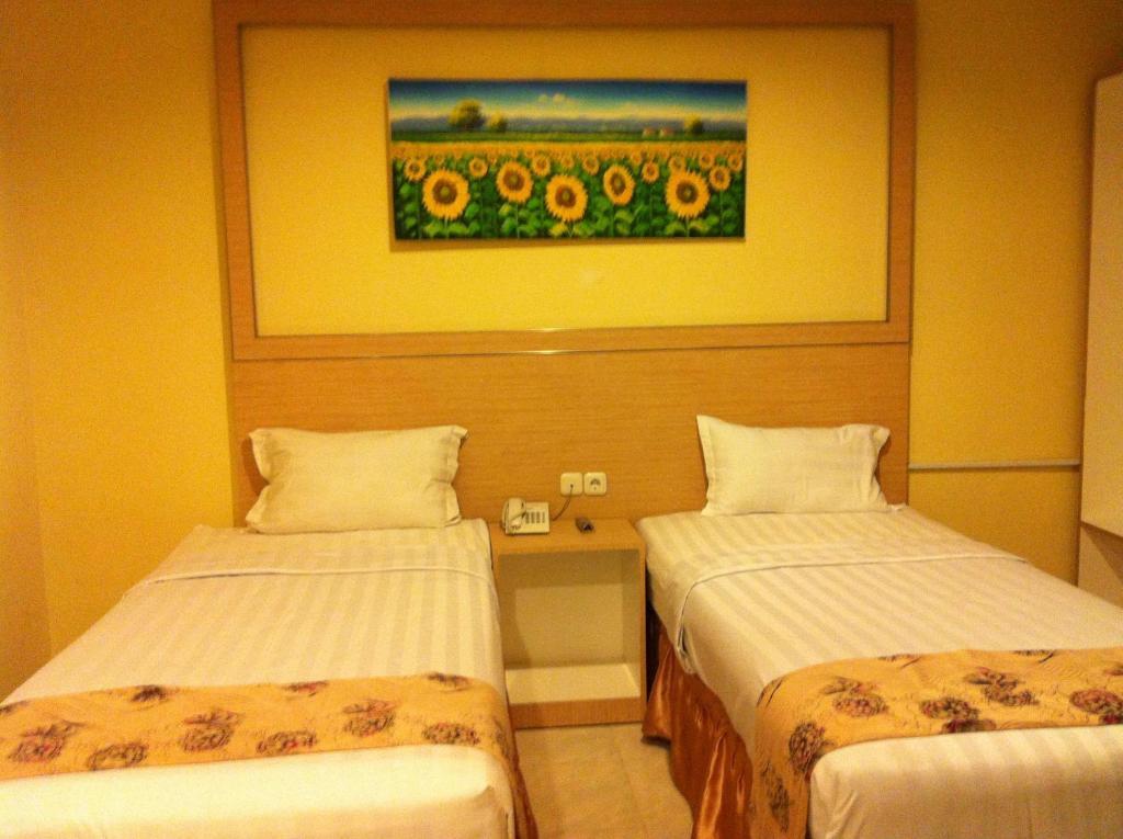 Hotel Paramount Biringkanya Luaran gambar